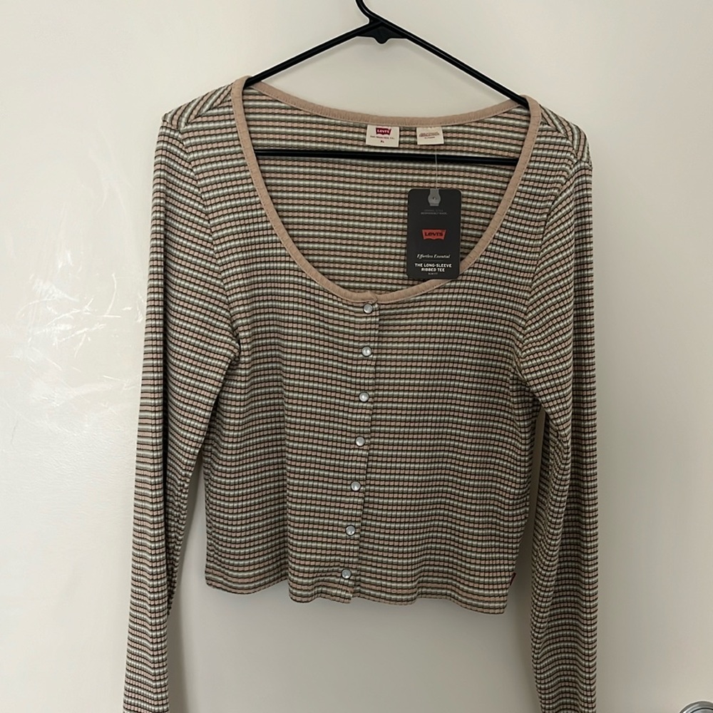 Levis long sleeve Crop Top